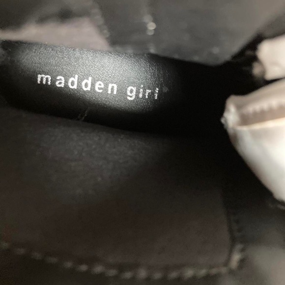 SHOES - Picture 5 of 5